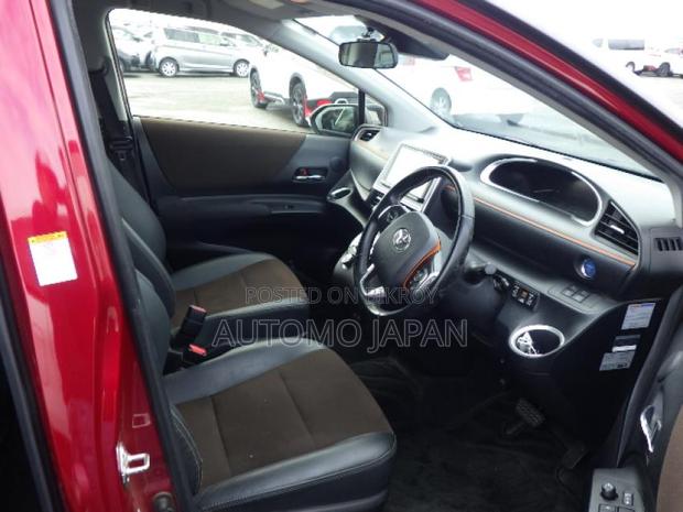 Toyota Sienta 1.5 FWD 2021 Red