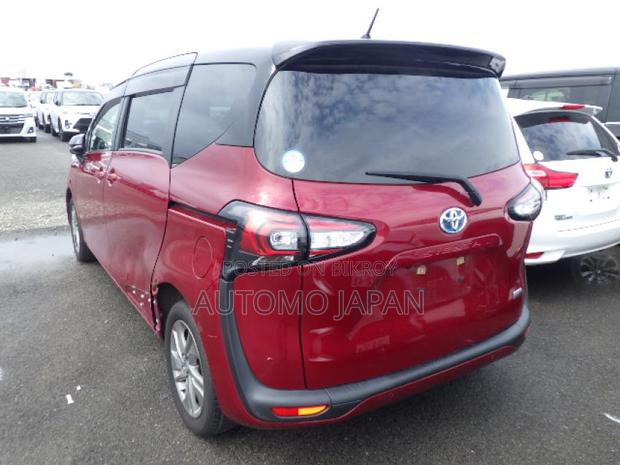Toyota Sienta 1.5 FWD 2021 Red