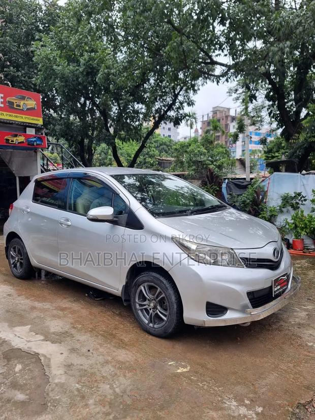 Toyota Vitz 1.5 FWD 3dr 2011 Silver