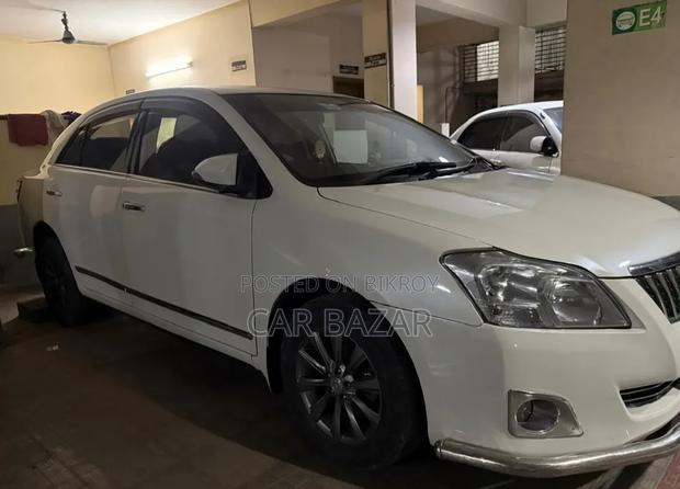Toyota Premio 2013 Off White