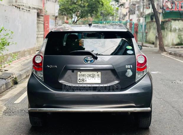 Toyota Aqua 2013 Gray