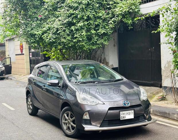Toyota Aqua 2013 Gray