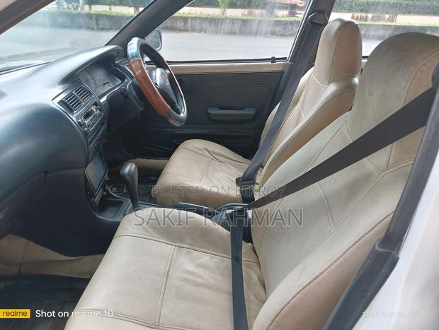 Toyota Corolla 2000 White