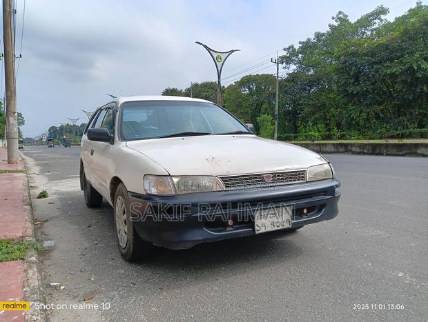 Toyota Corolla 2000 White