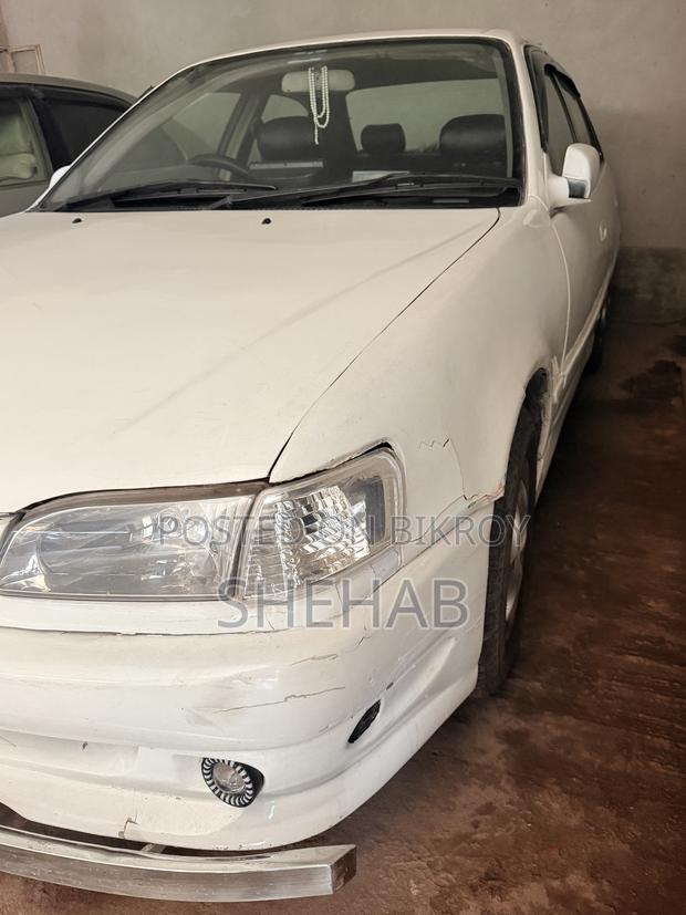 Toyota Corolla 1998 White
