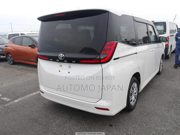 Toyota Noah 2023 Pearl
