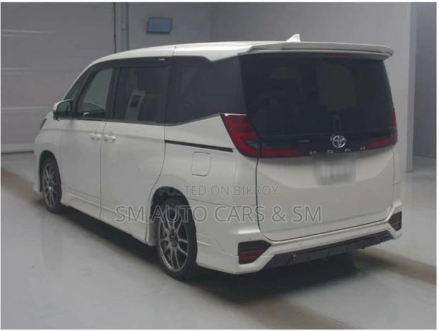 Toyota Noah 2022 Pearl