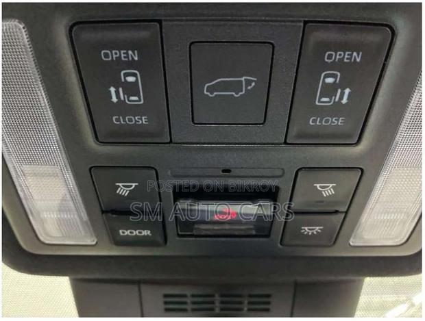 Toyota Noah 2022 Pearl