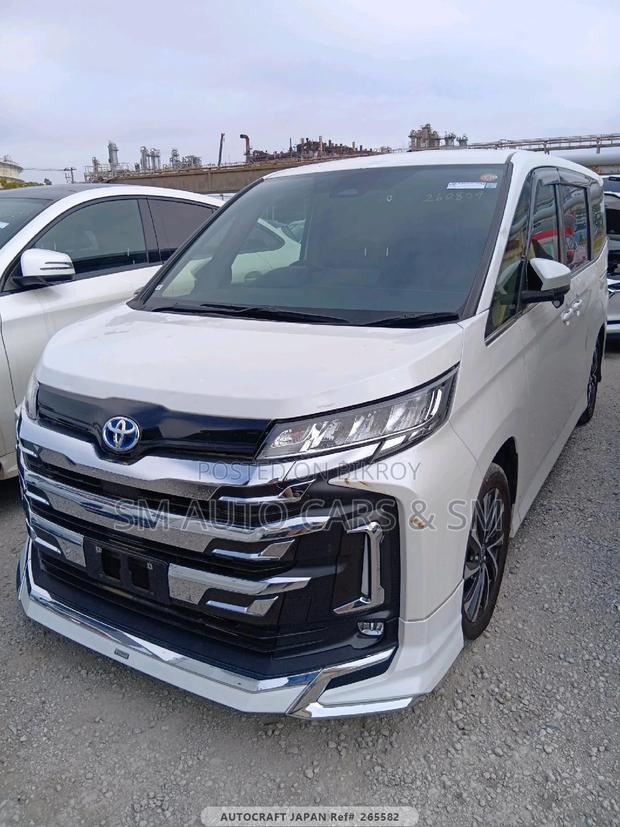Toyota Noah 2023 Pearl