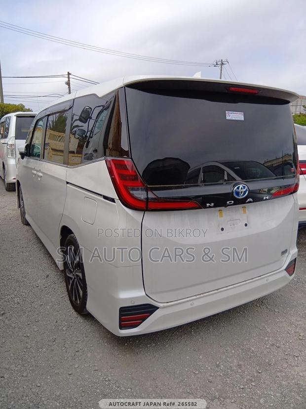 Toyota Noah 2023 Pearl