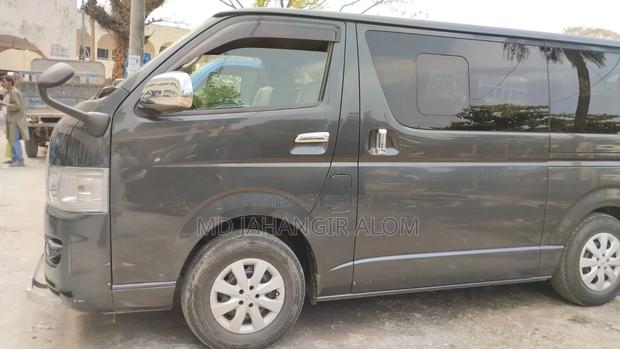 Toyota HiAce 2006 Ivory