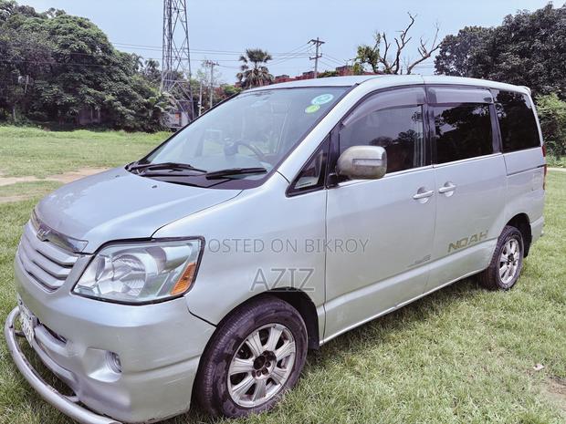 Toyota Noah 2004 Silver