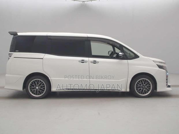 Toyota Voxy 2021 Pearl