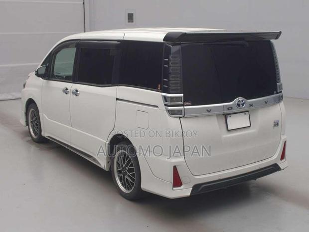 Toyota Voxy 2021 Pearl