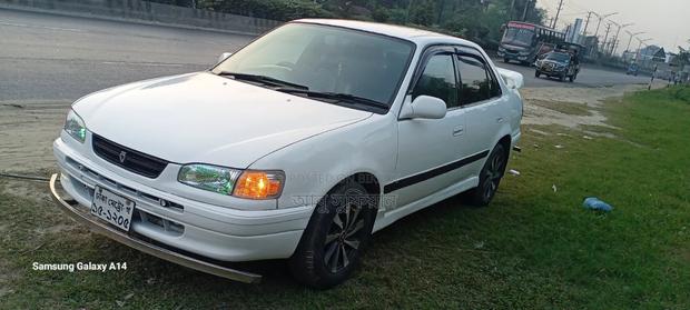 Toyota Corolla 1997 White
