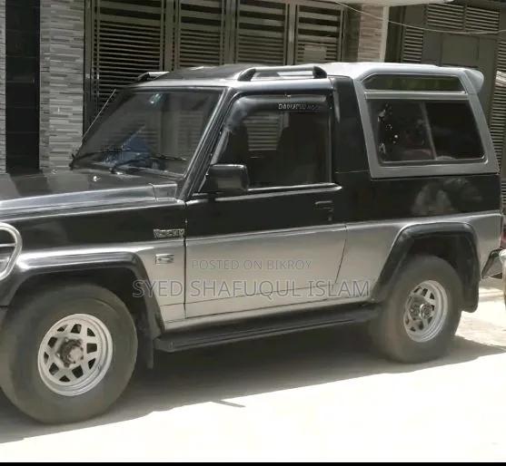 Jeep Cherokee 2000 Black