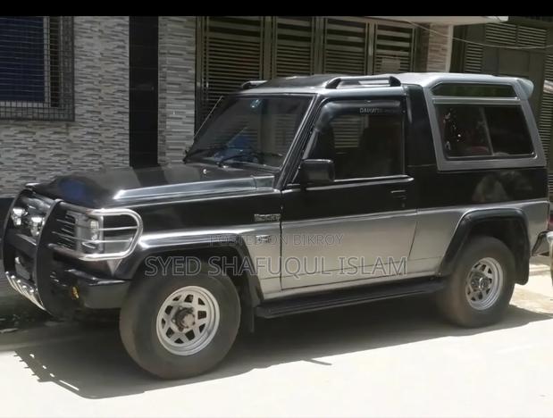 Jeep Cherokee 2000 Black