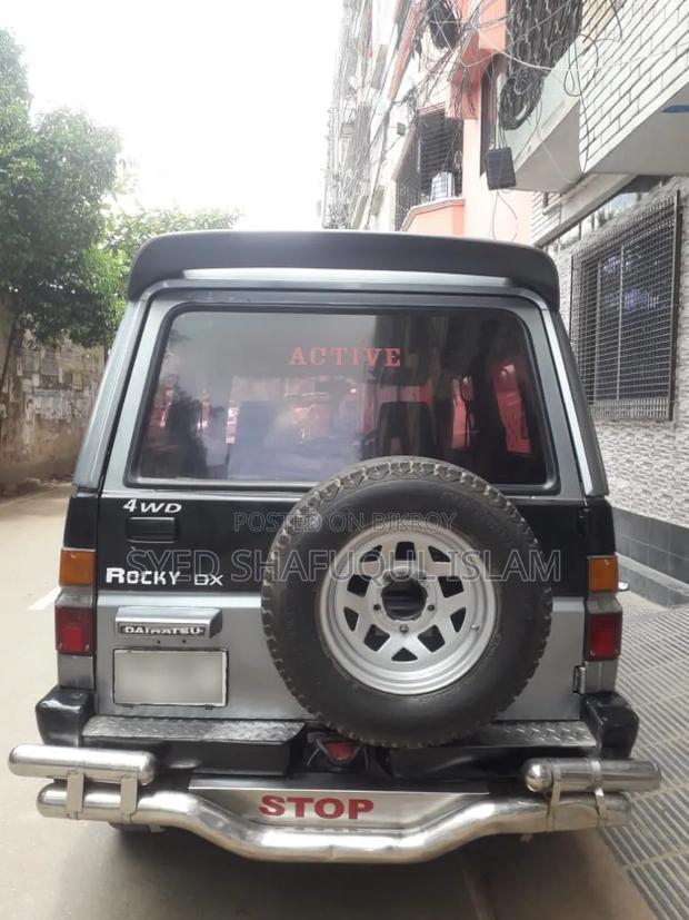 Jeep Cherokee 2000 Black