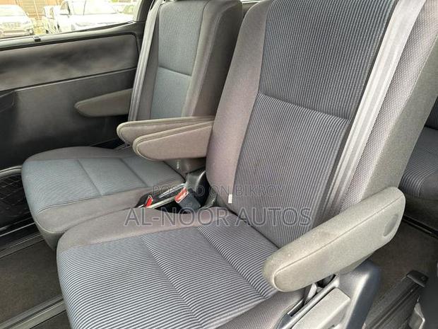 Toyota Noah 2021 Silver