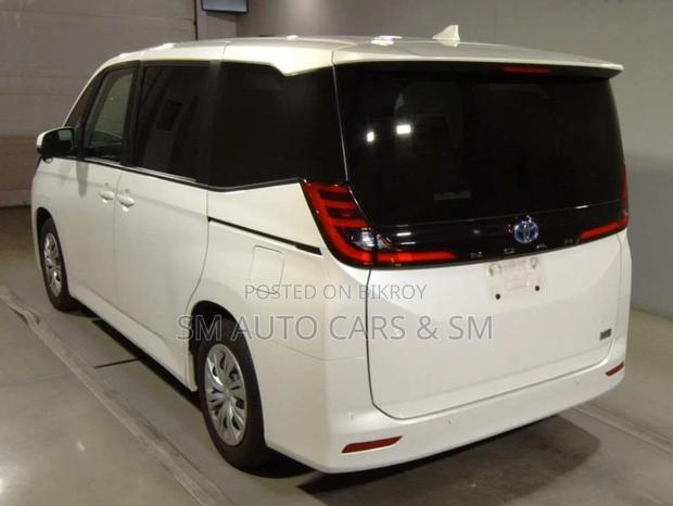 Toyota Noah 2022 Pearl