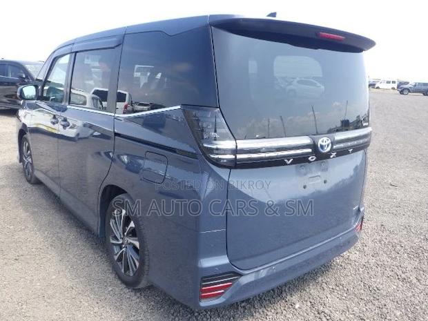 Toyota Voxy 2025 Gray