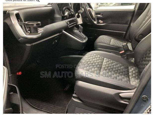 Toyota Voxy 2025 Gray