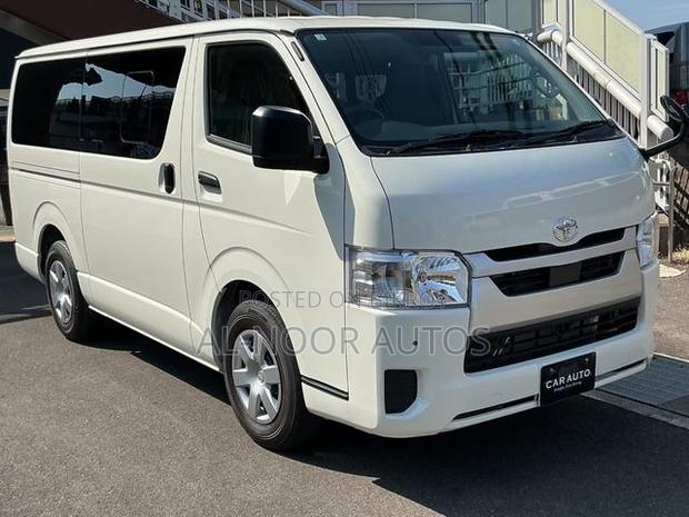 Toyota HiAce 2021 White