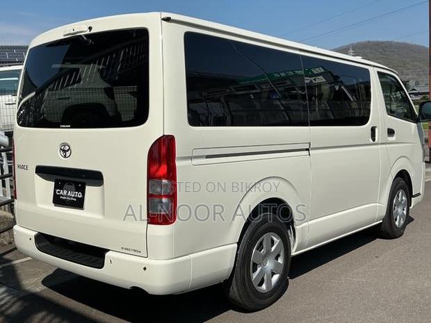 Toyota HiAce 2021 White