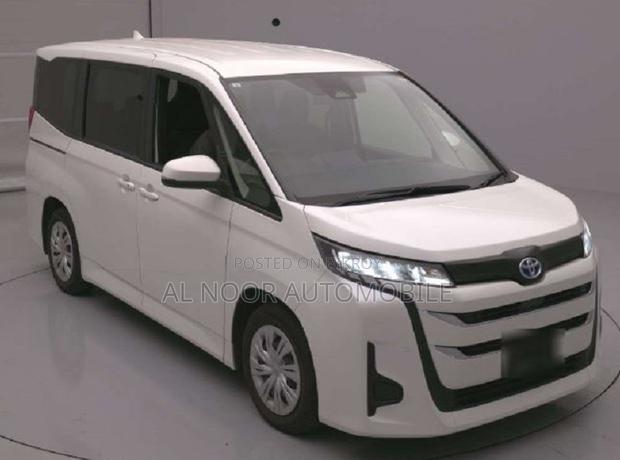 Toyota Noah 2022 White