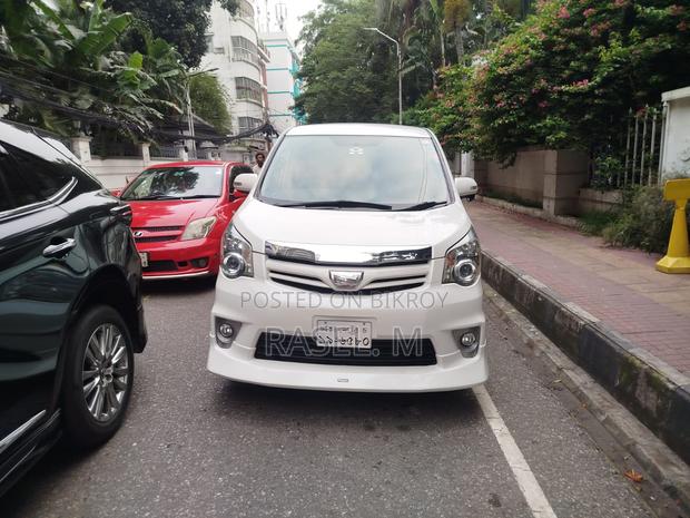 Toyota Noah 2.0 143hp AWD (7 Seater) 2013 Pearl
