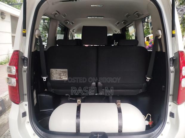 Toyota Noah 2.0 143hp AWD (7 Seater) 2013 Pearl