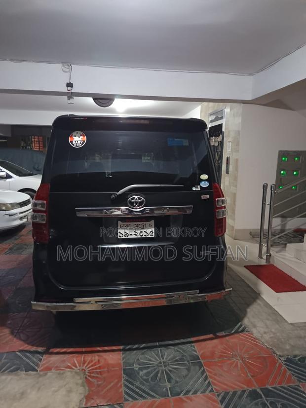 Toyota Noah 2.0 158hp FWD (7 Seater) 2012 Black