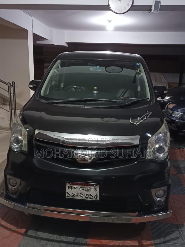 Toyota Noah 2.0 158hp FWD (7 Seater) 2012 Black