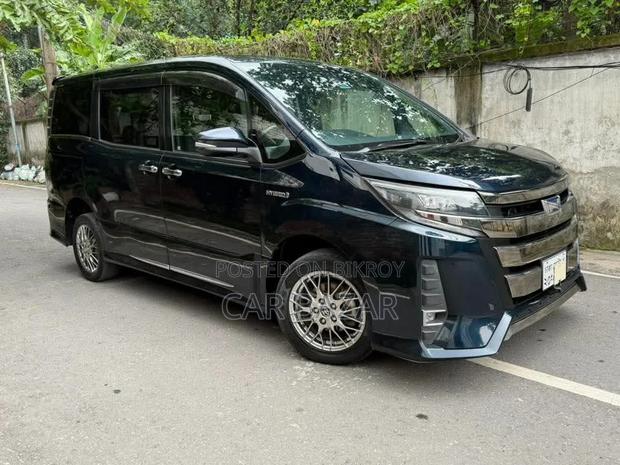 Toyota Noah 2017 Blue
