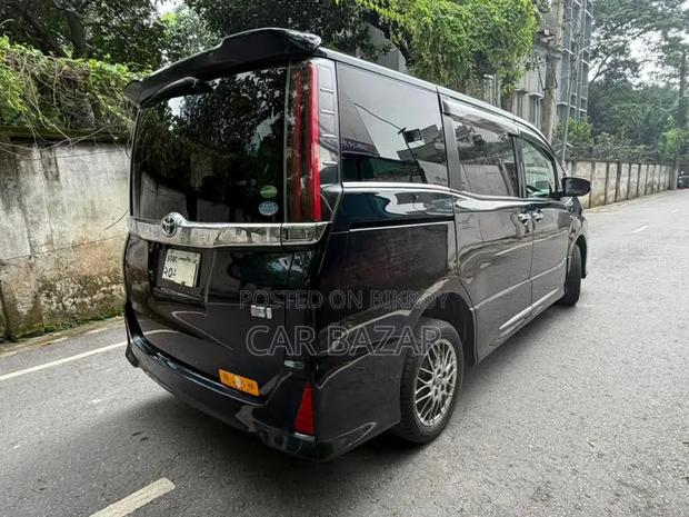 Toyota Noah 2017 Blue