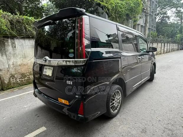 Toyota Noah 2017 Blue