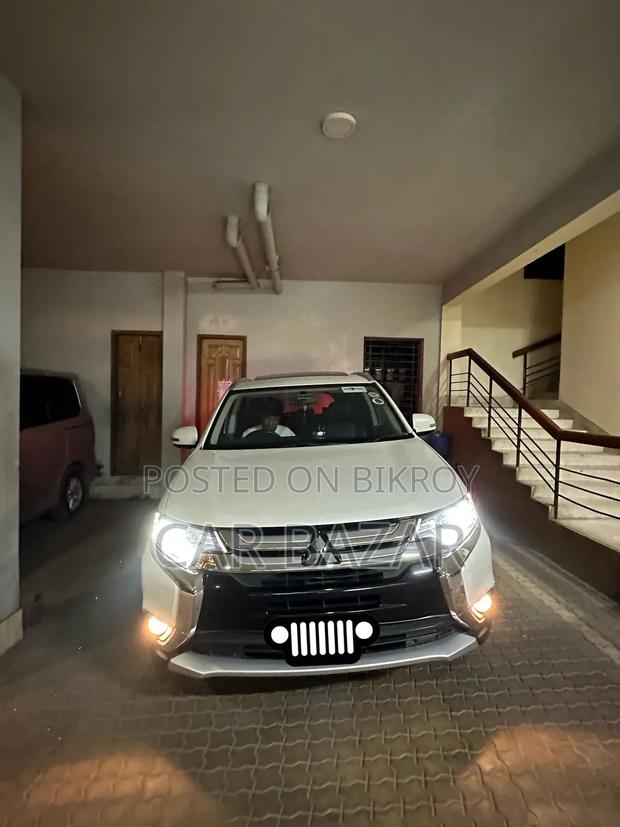 Mitsubishi Outlander 2018 Off White