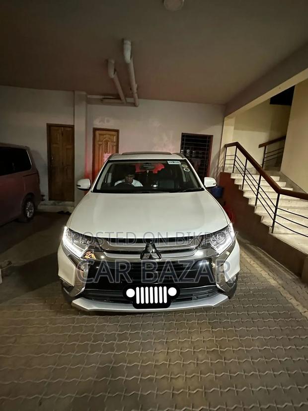 Mitsubishi Outlander 2018 Off White