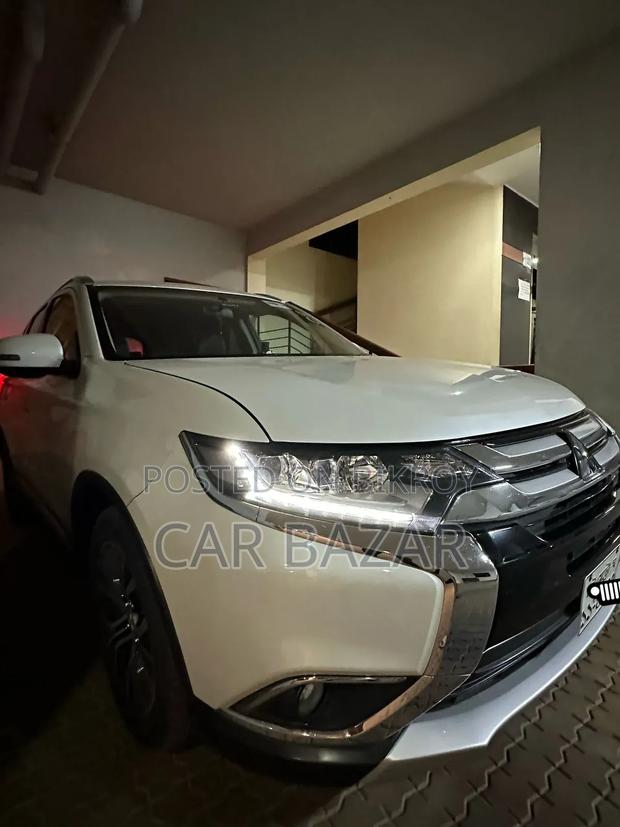 Mitsubishi Outlander 2018 Off White