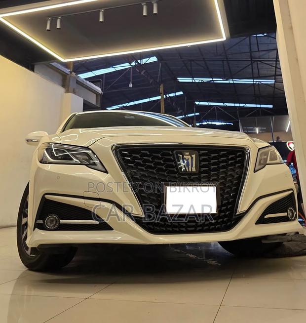 Toyota Crown 2019 Off White