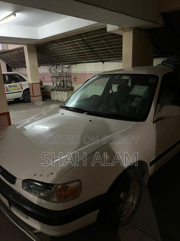Toyota Corolla 1996 White