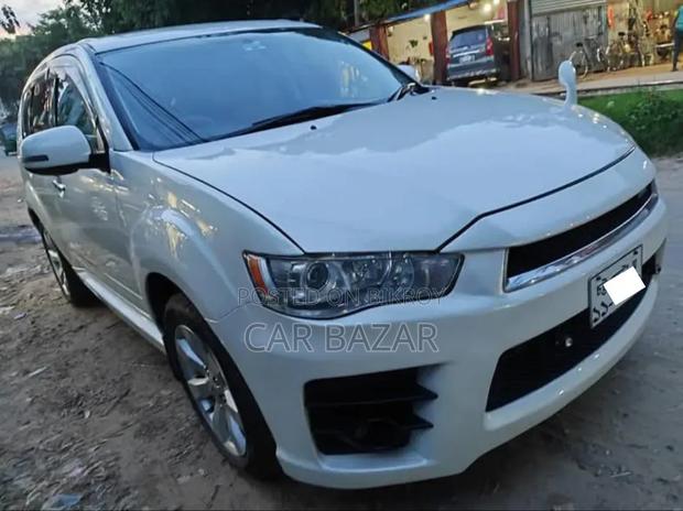 Mitsubishi Outlander 2011 White