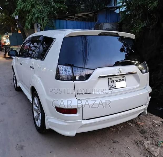 Mitsubishi Outlander 2011 White