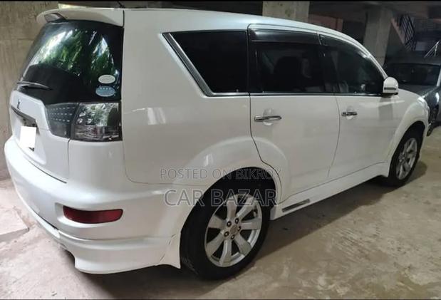 Mitsubishi Outlander 2011 White