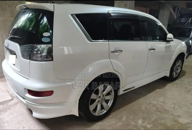 Mitsubishi Outlander 2011 White