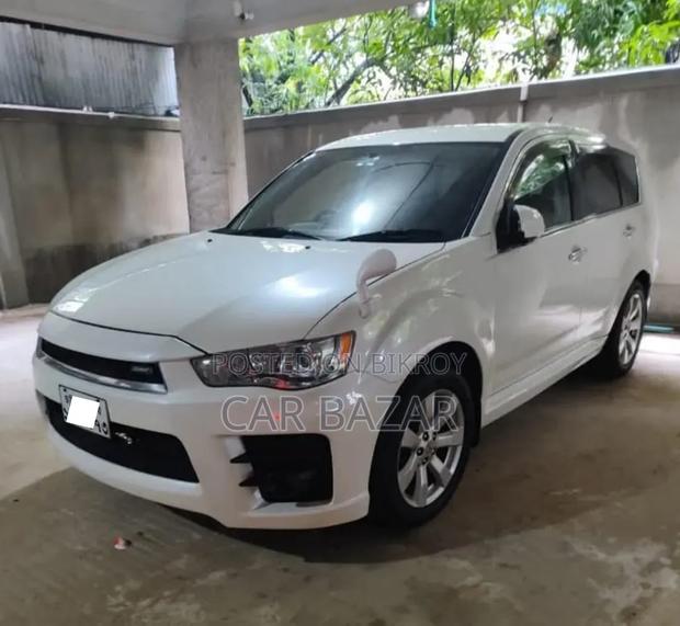 Mitsubishi Outlander 2011 White