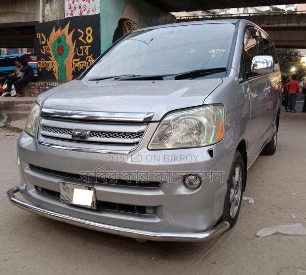 Toyota Noah 2003 Silver