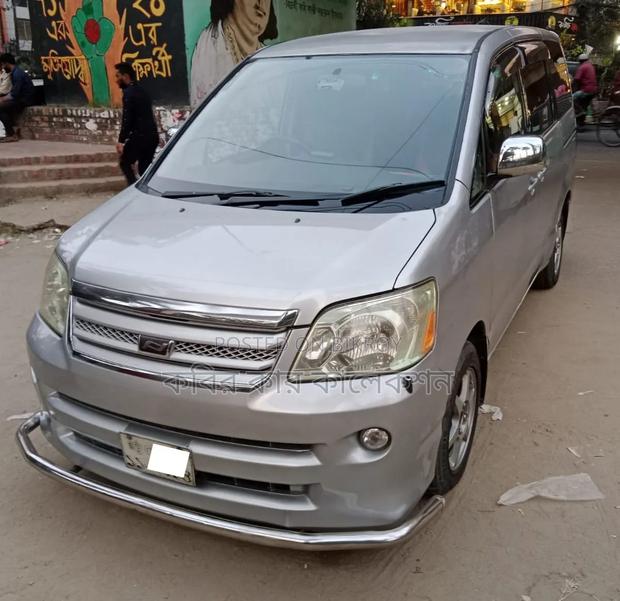 Toyota Noah 2003 Silver