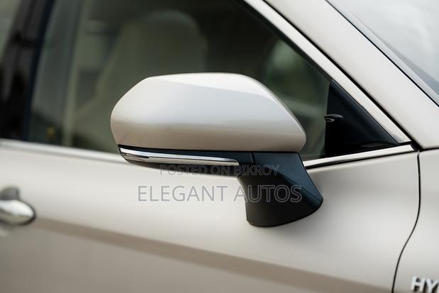 Toyota Camry XLE (2.5L 4cyl 8A) 2019 Gold 