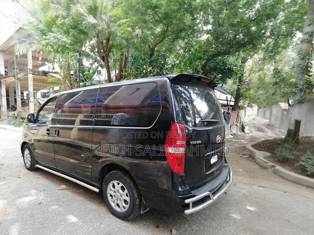 Hyundai H1 2.4 GLS 2010 Black